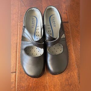 Klogs Footwear Cara slip resistant shoes size 9